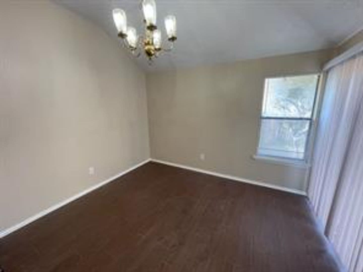 Dallas House: 10228 Ridge Oak