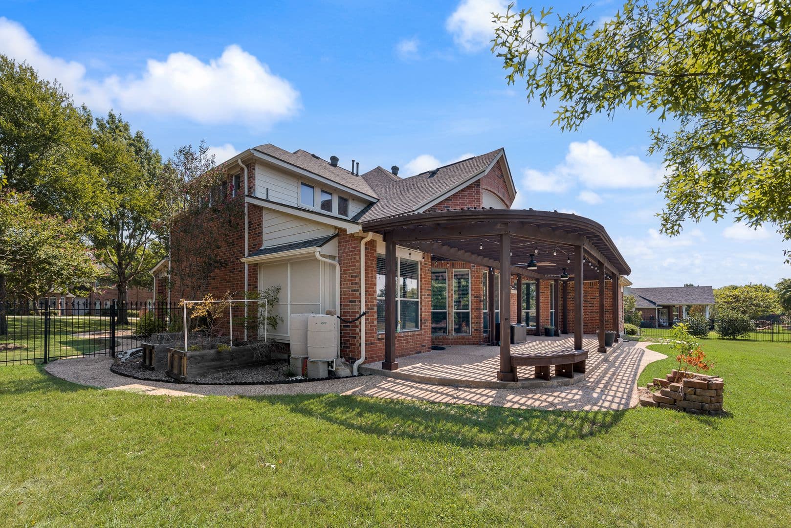 Heath House: 101 Dunford Dr