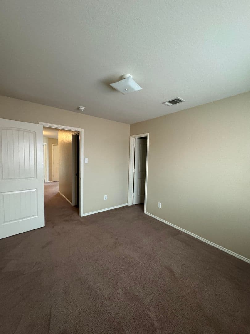 Heartland House: 2009 Kings Forest Dr