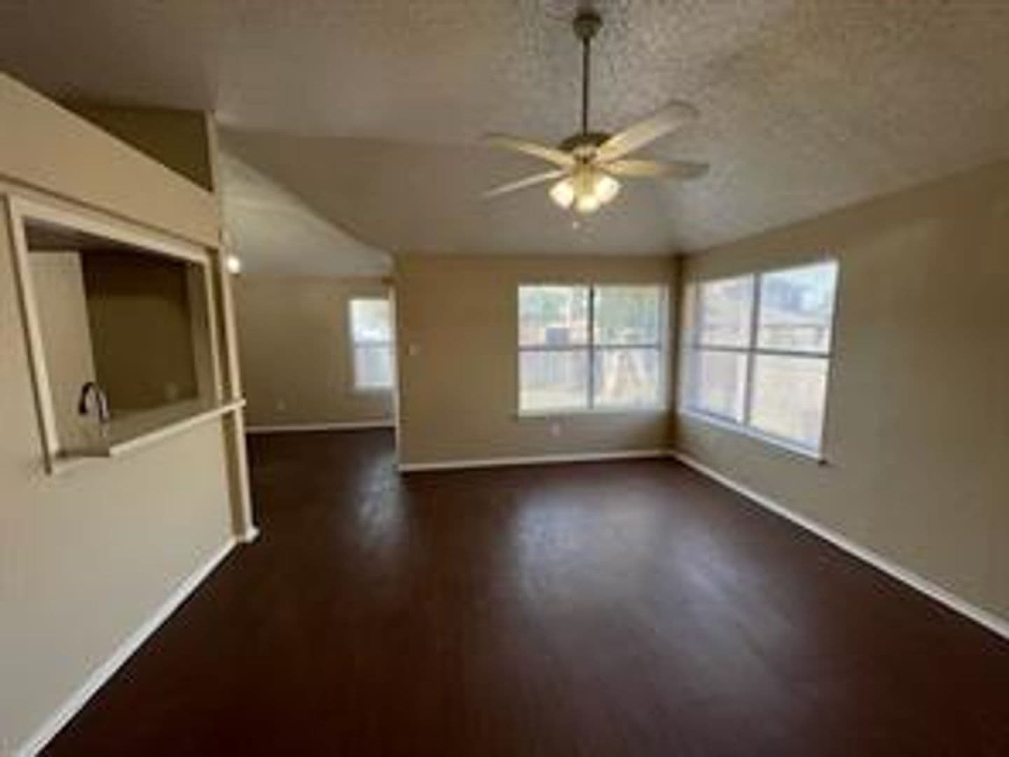 Dallas House: 10228 Ridge Oak
