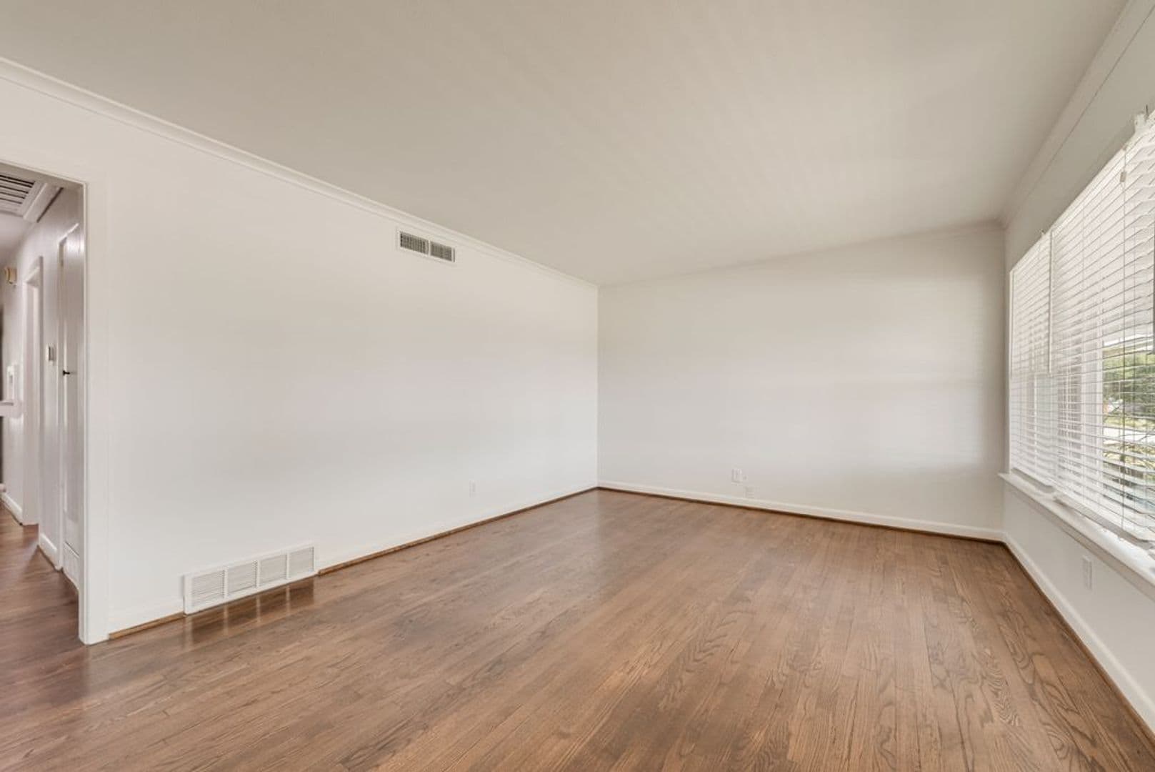 Dallas House: 9506 Mercer