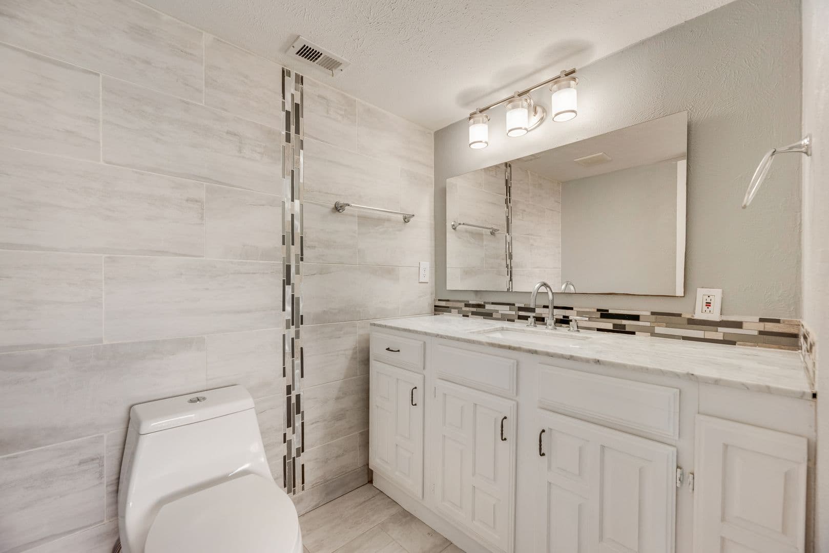 Carrolton House: 2221 Marble Falls