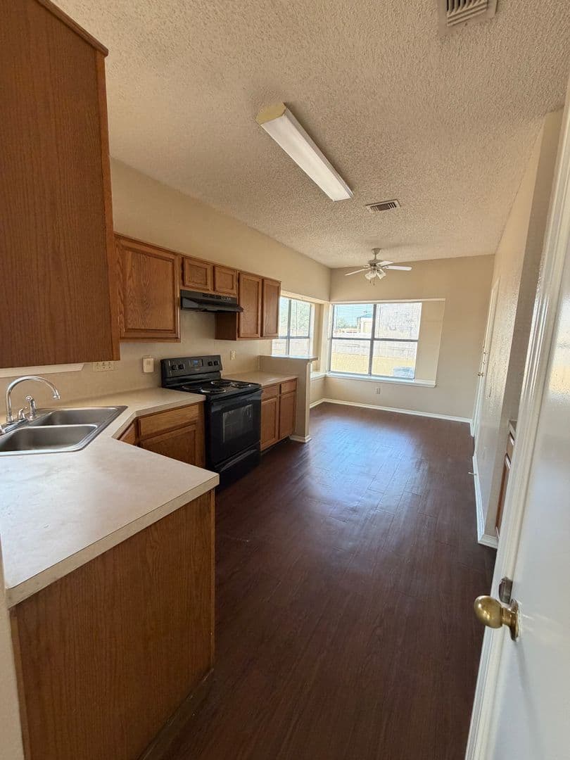 Mesquite House: 425 Horse Shoe Bend