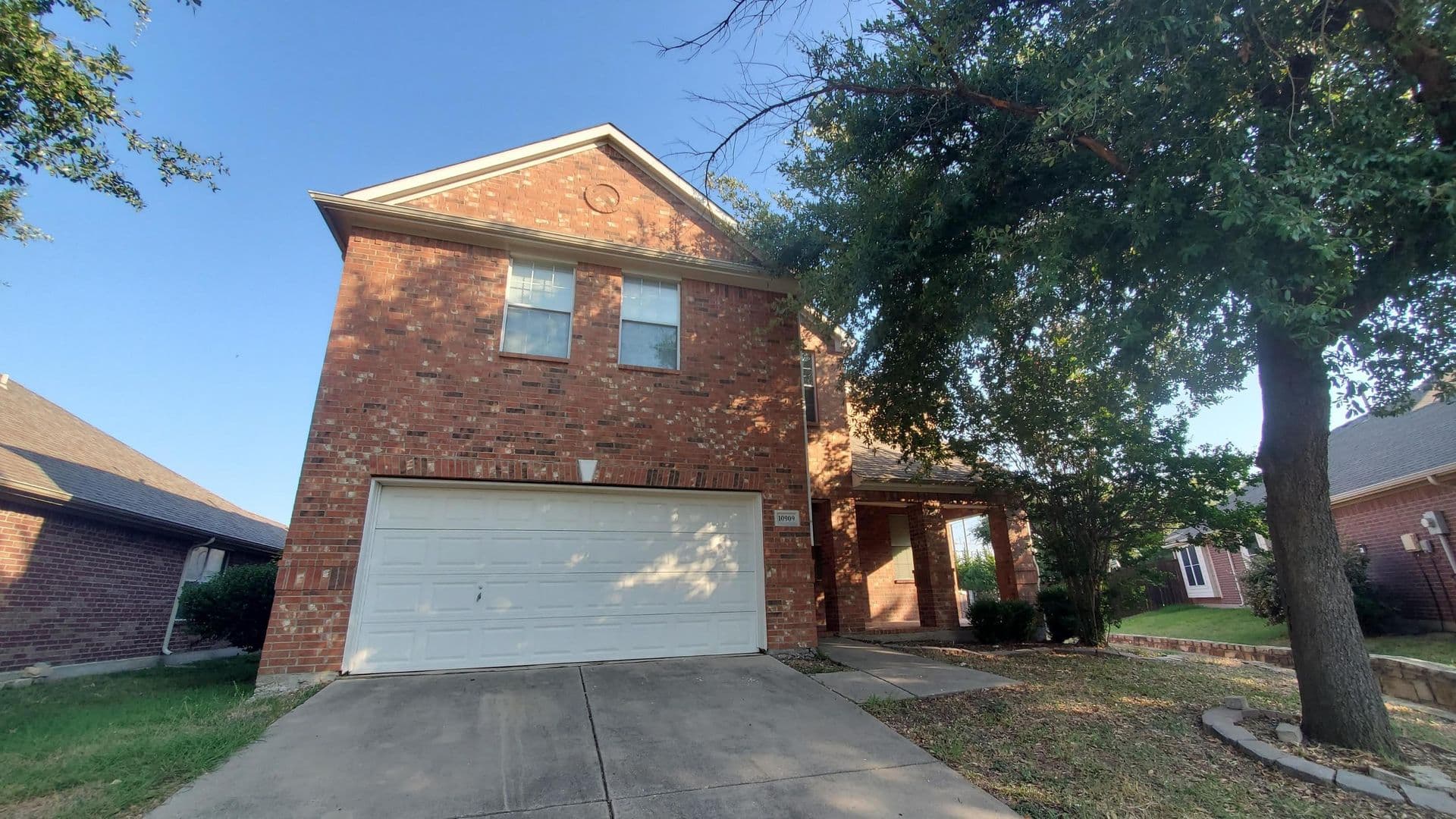 Rowlett House: 10909 Nantucket Dr