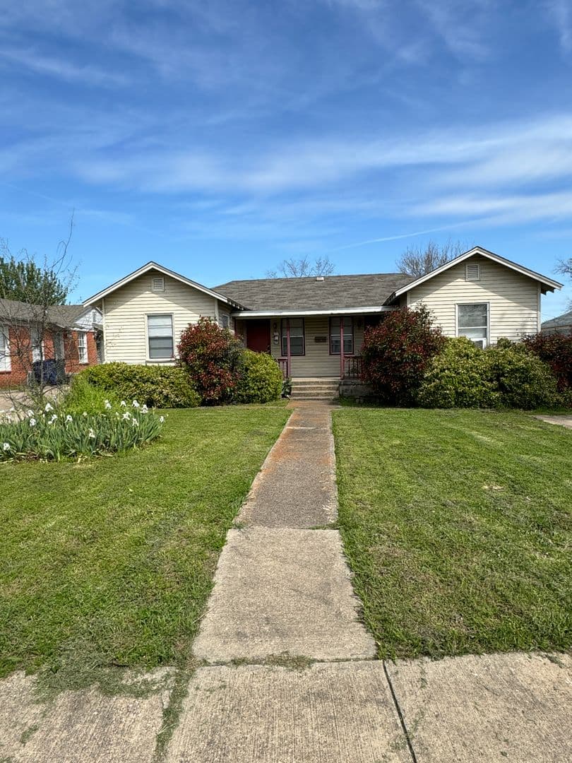 Garland House: 1123 Clinton