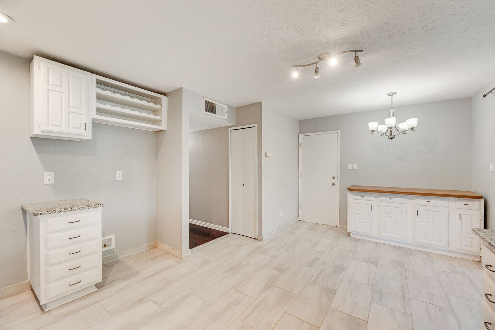 Carrolton House: 2221 Marble Falls