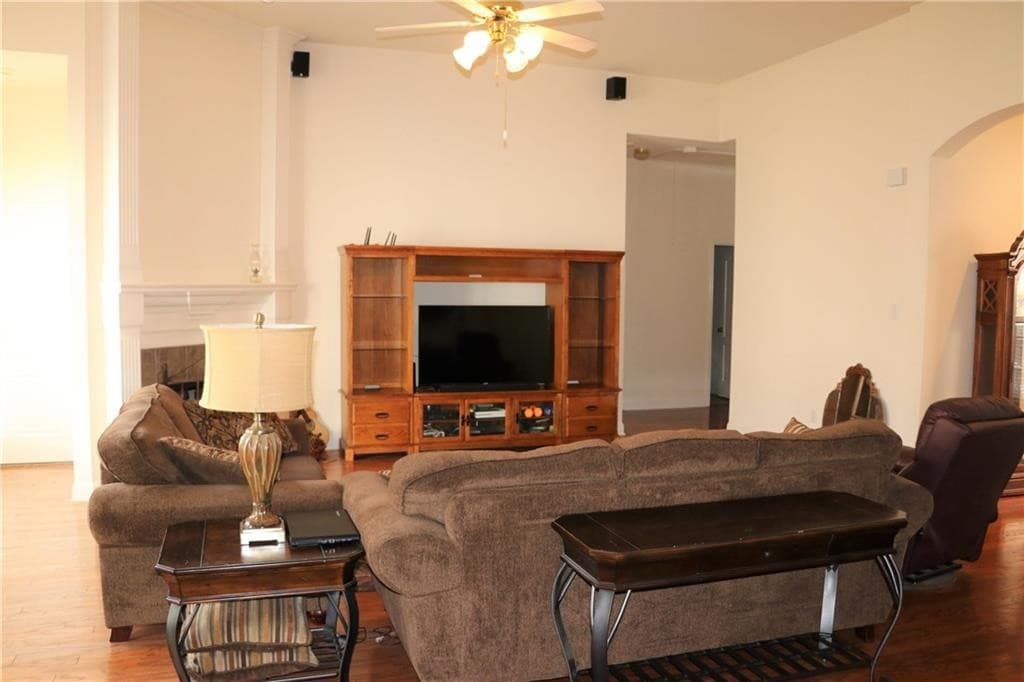 Murphy House: 123 Hillcrest Dr