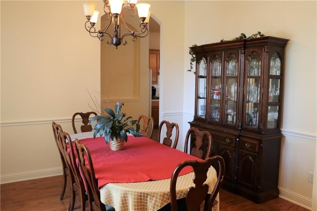 Murphy House: 123 Hillcrest Dr