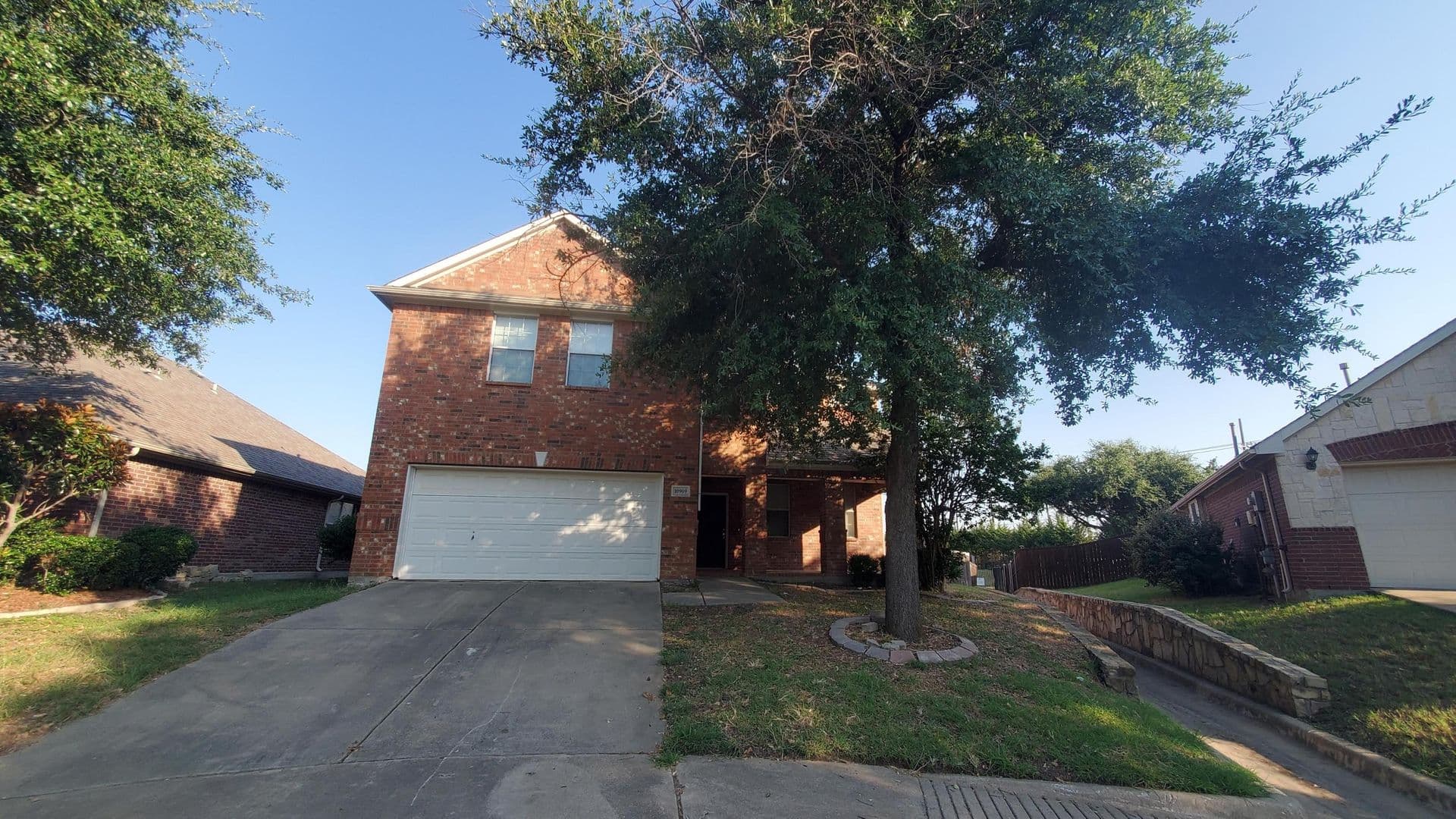 Rowlett House: 10909 Nantucket Dr