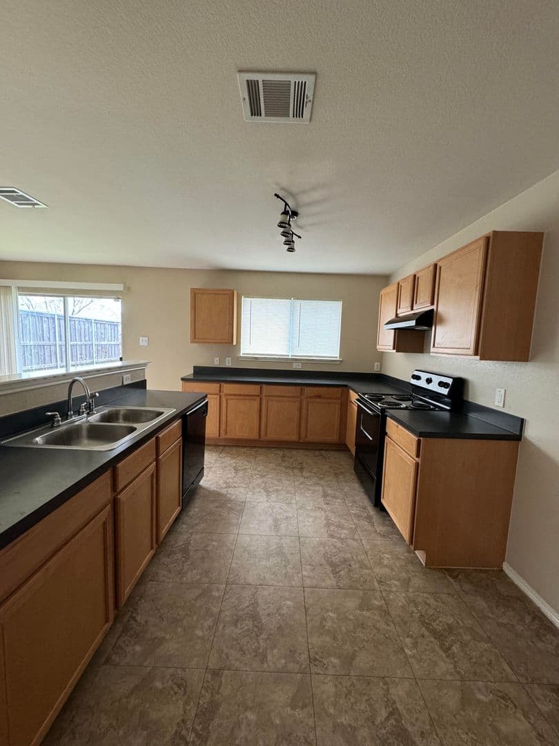 Heartland House: 2009 Kings Forest Dr