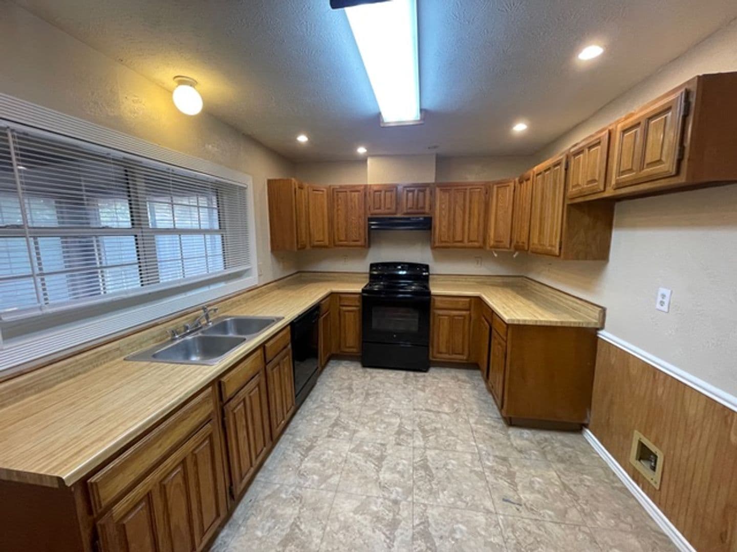 Rowlett House: 9401 Grant Dr