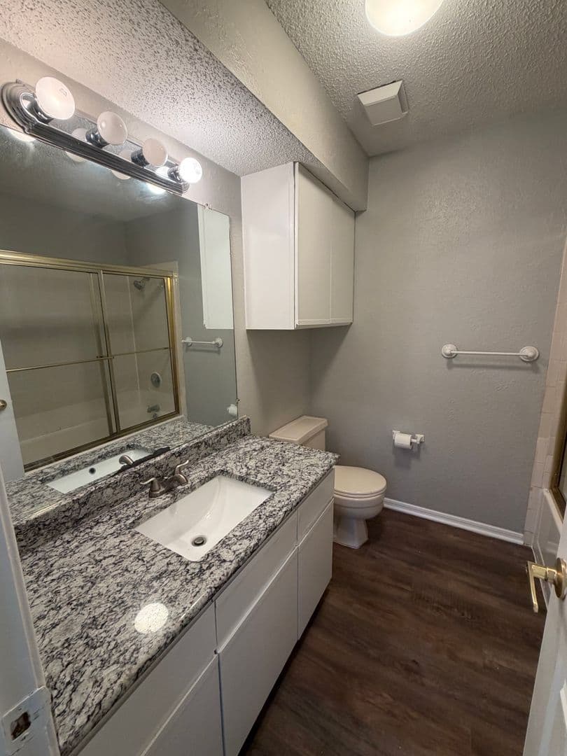Dallas House: 7474 Fairoaks Unit 7404