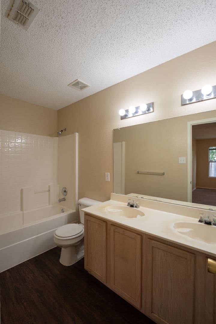 Balch Springs House: 3841 Meredith Ln