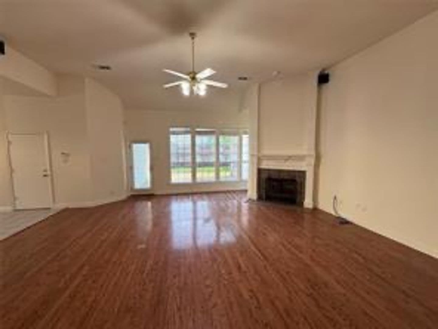 Murphy House: 123 Hillcrest Dr