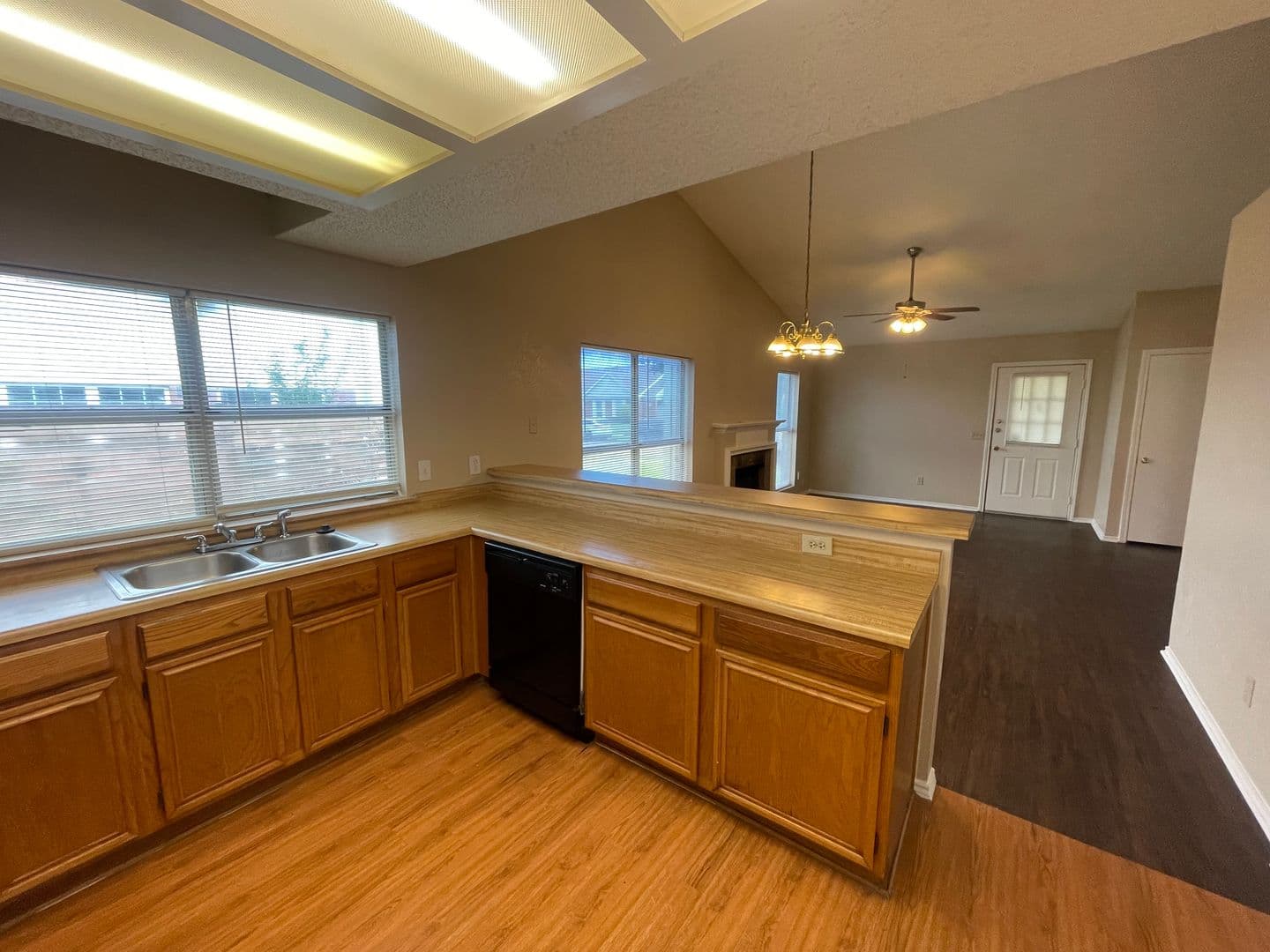 Rowlett House: 7614 Cousteau