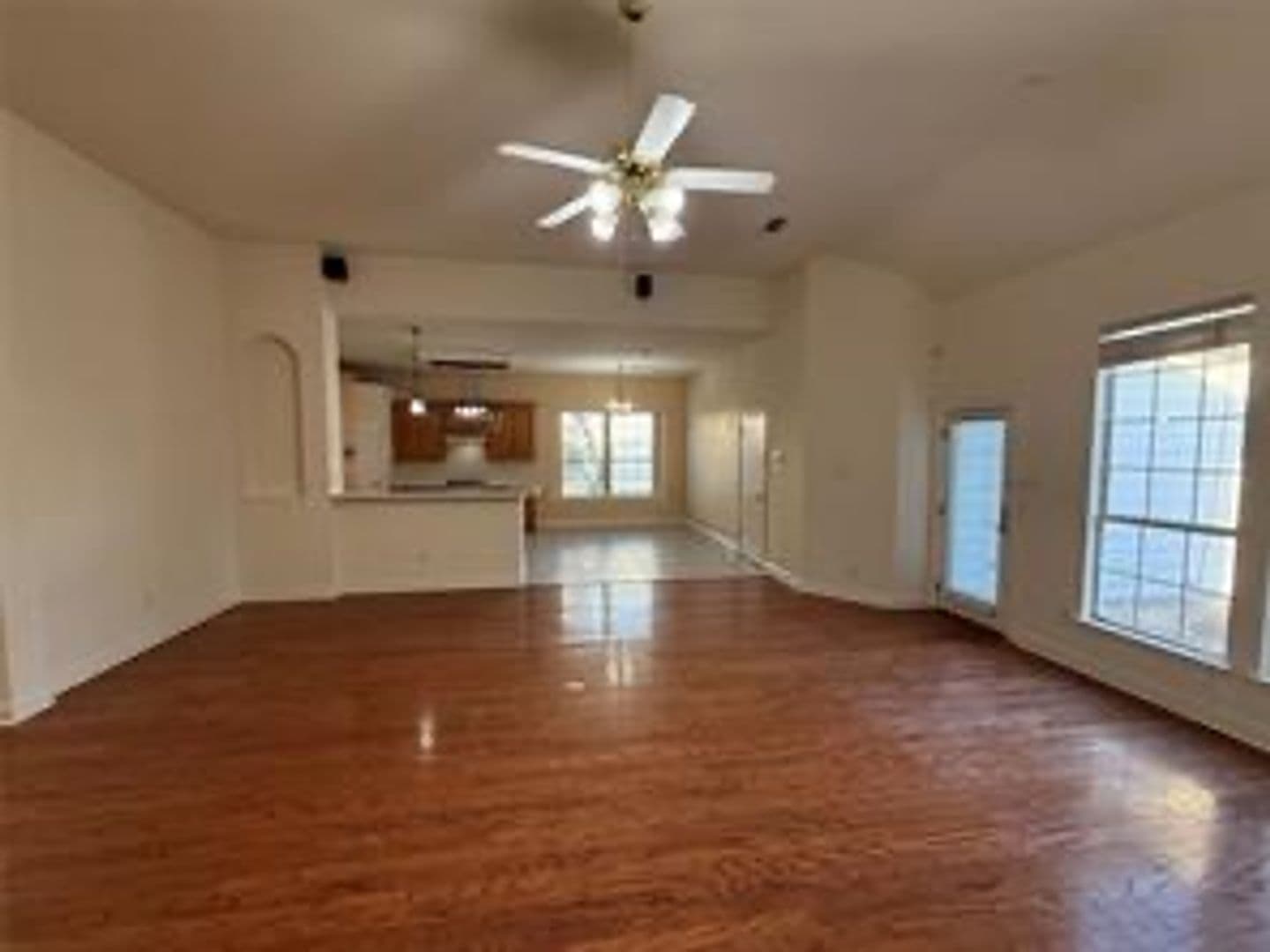 Murphy House: 123 Hillcrest Dr