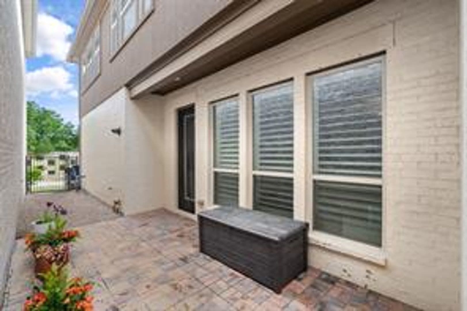 Allen House: 1054 Drew Lane