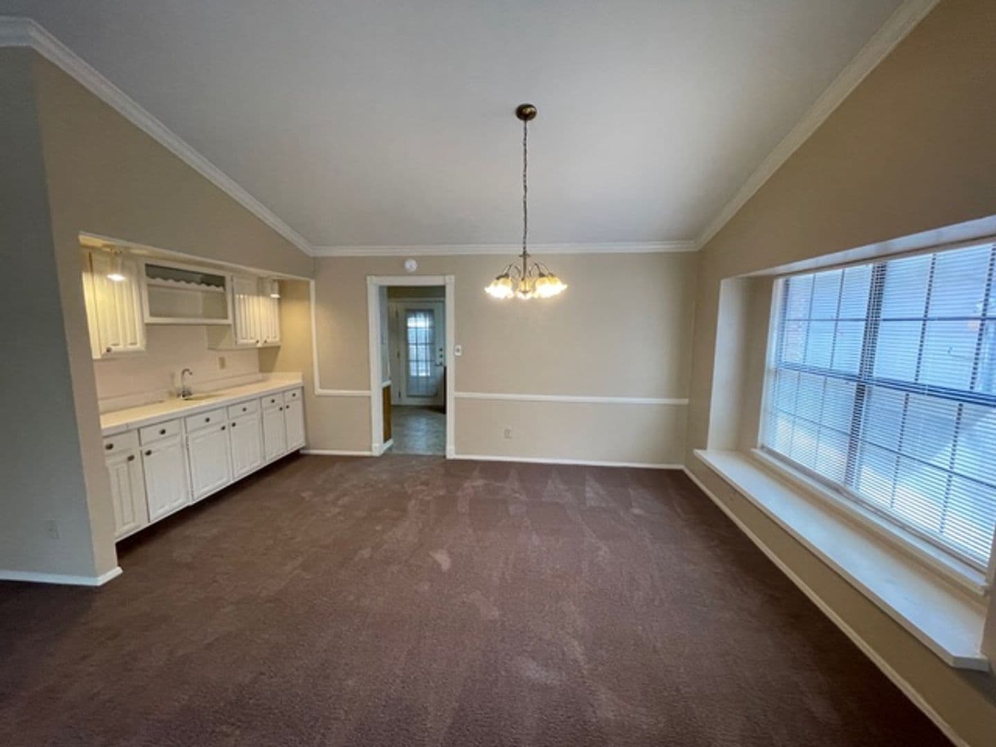 Rowlett House: 9401 Grant Dr