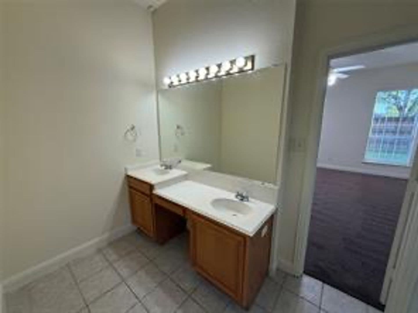 Murphy House: 123 Hillcrest Dr