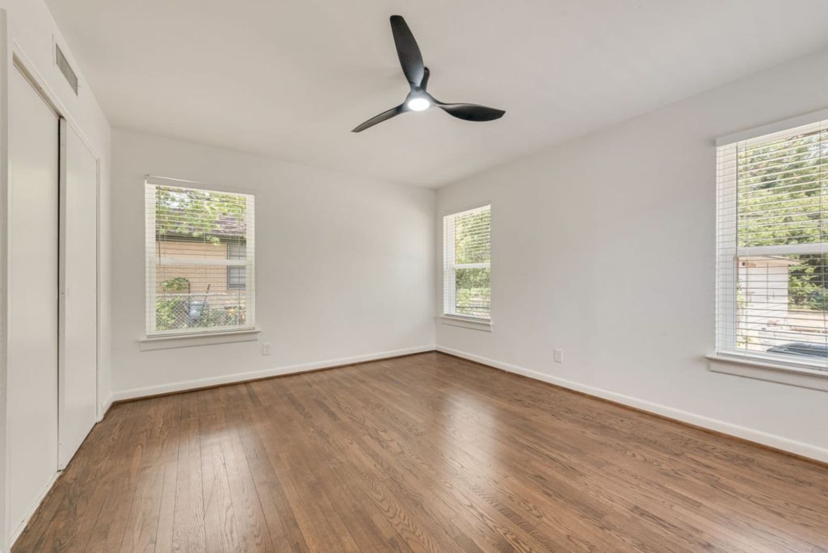 Dallas House: 9506 Mercer