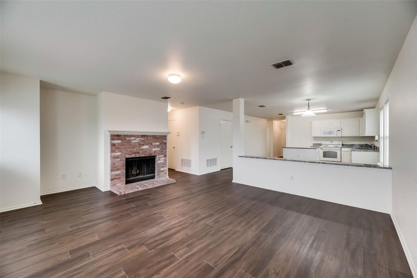 Lancaster House: 2946 Midbury Dr
