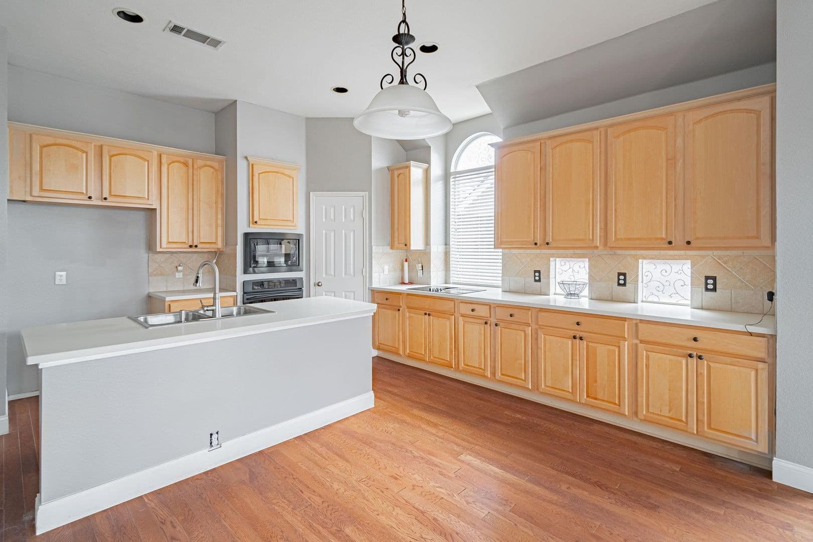 Frisco House: 2450 Thorntree Dr.