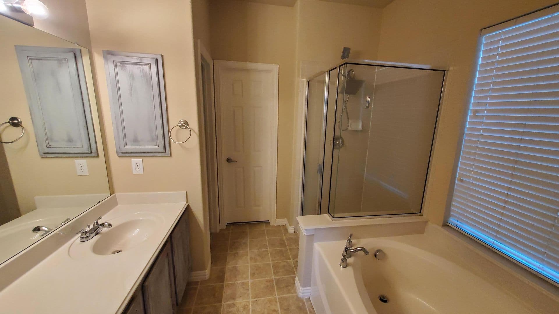 Rowlett House: 10909 Nantucket Dr