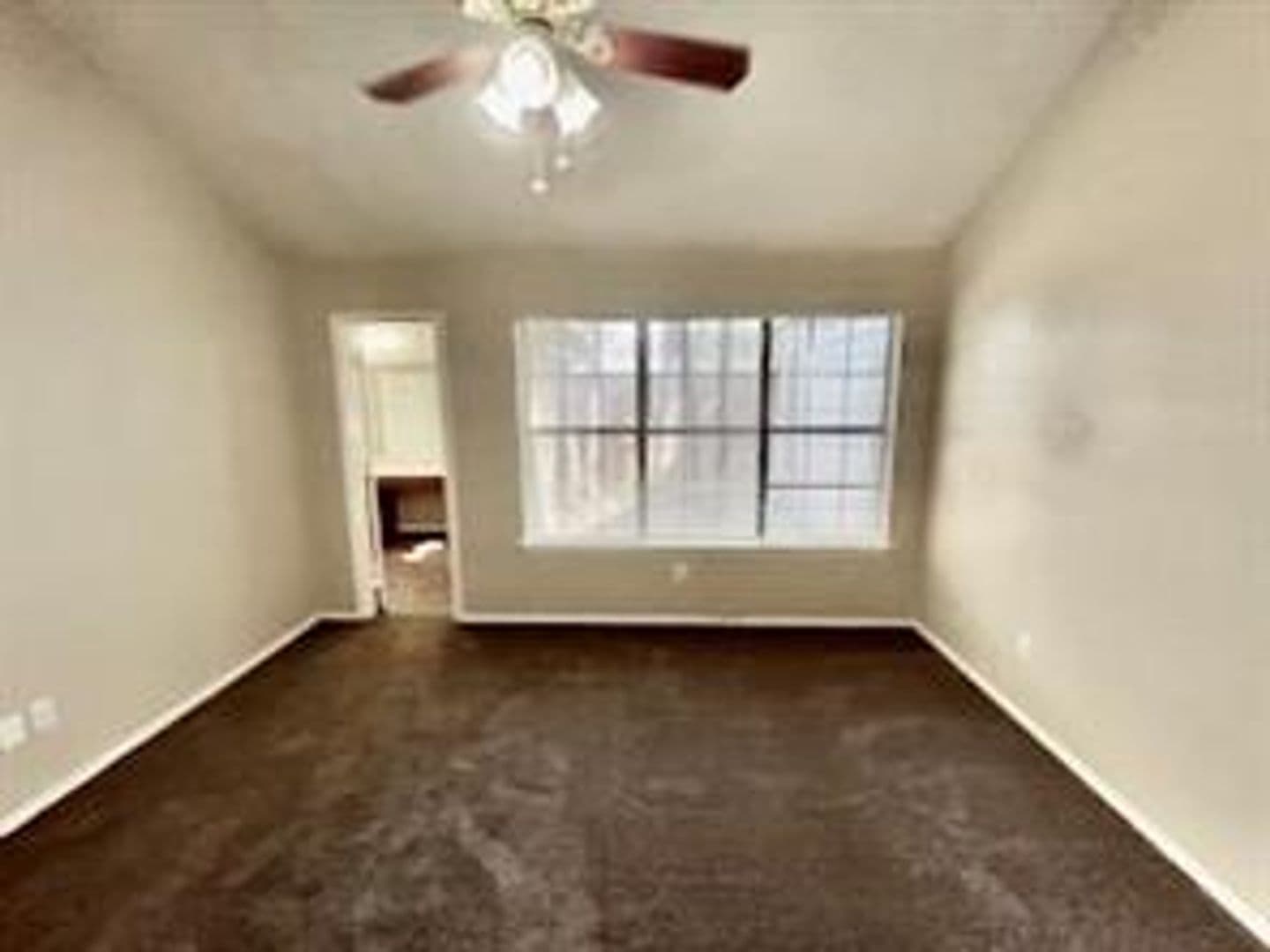 Dallas House: 10228 Ridge Oak