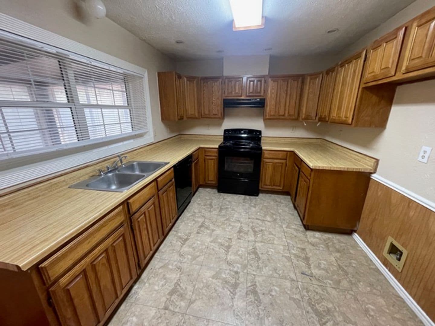 Rowlett House: 9401 Grant Dr
