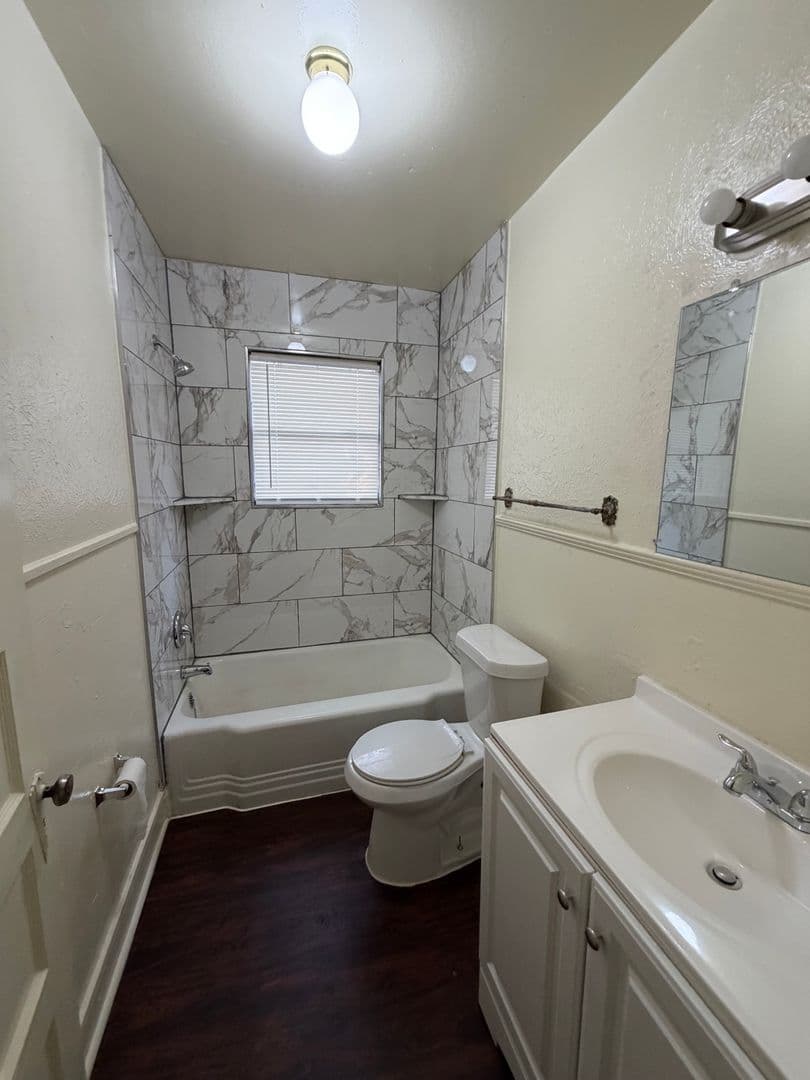 Garlan House: 1107 Clinton