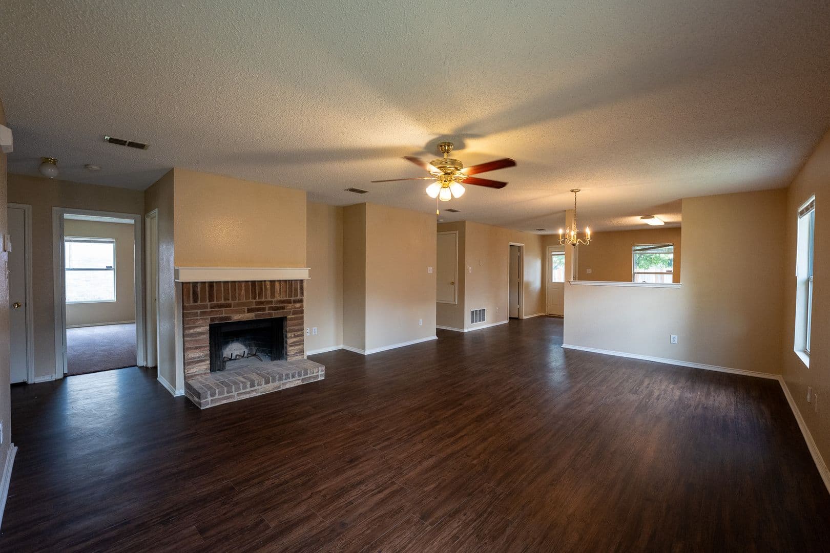 Balch Springs House: 3841 Meredith Ln