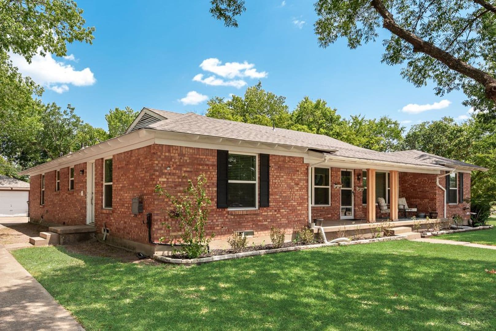 Dallas House: 9506 Mercer