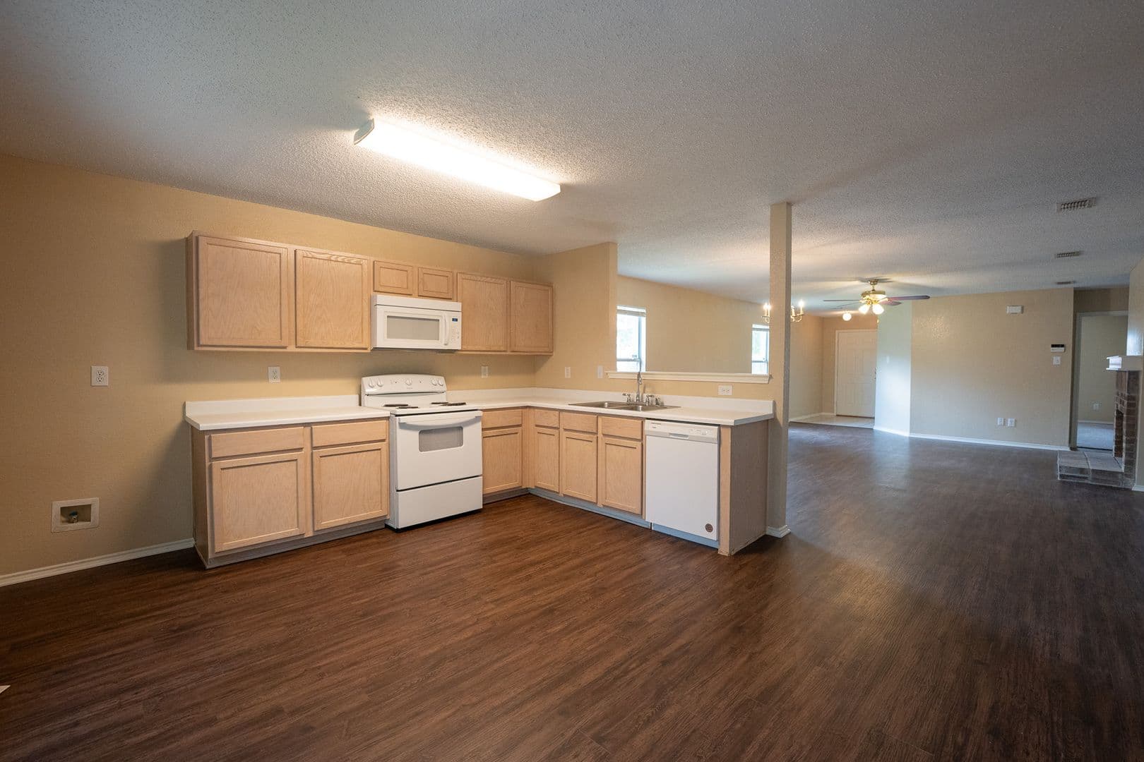 Balch Springs House: 3841 Meredith Ln