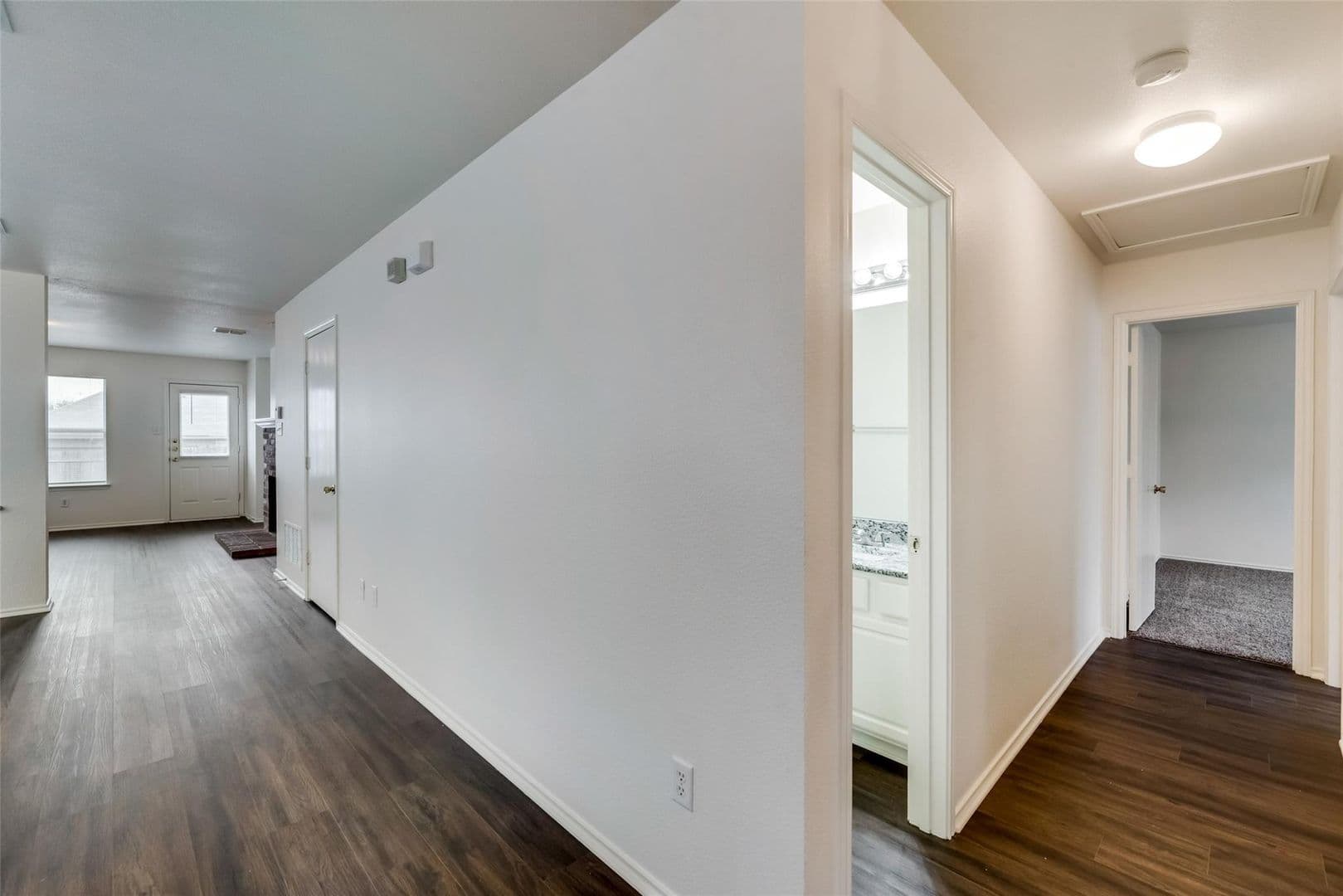 Lancaster House: 2946 Midbury Dr