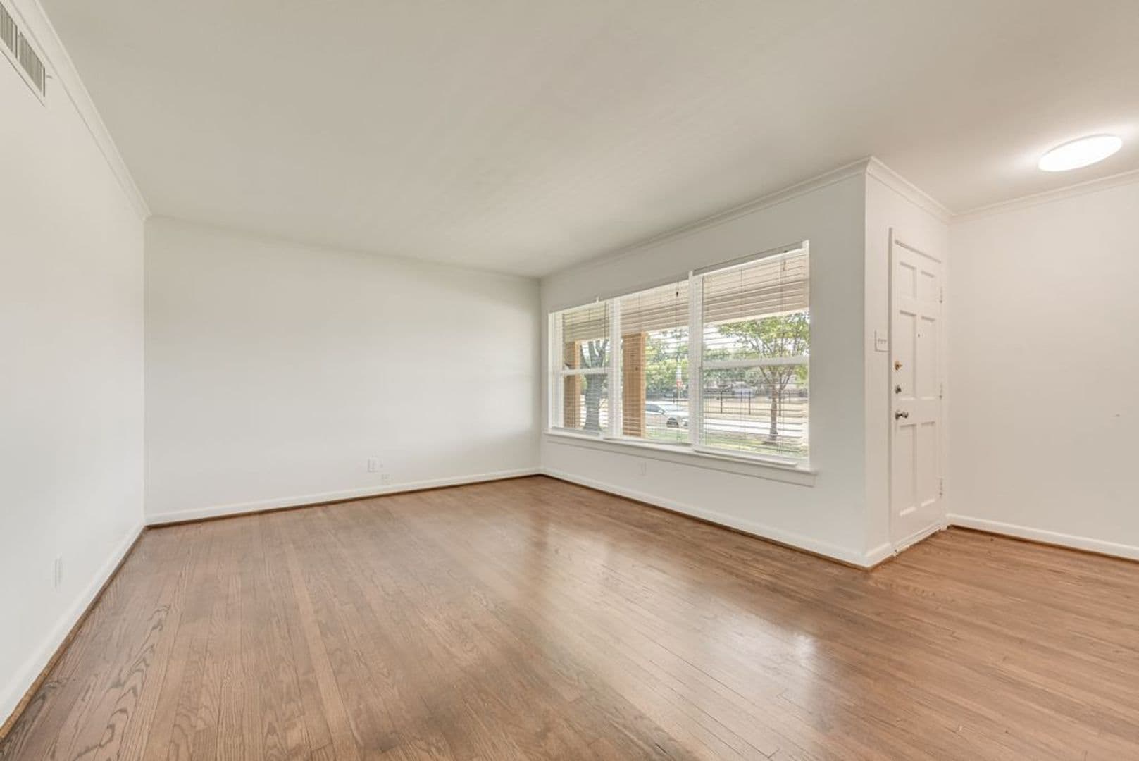 Dallas House: 9506 Mercer