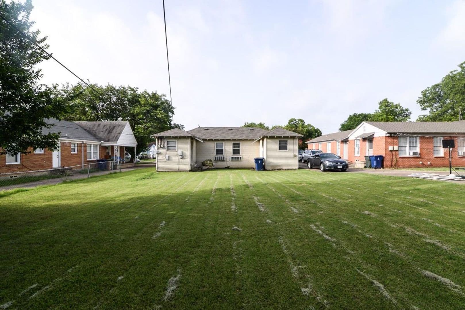 Garland House: 1123 Clinton