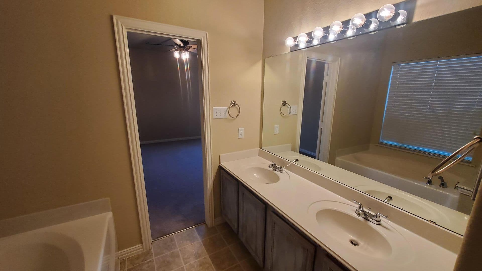 Rowlett House: 10909 Nantucket Dr