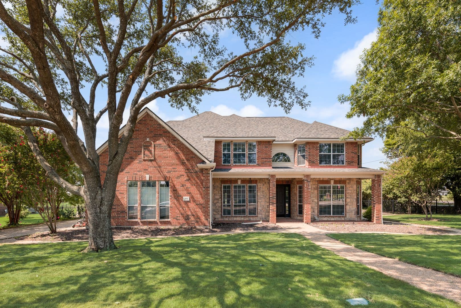 Heath House: 101 Dunford Dr