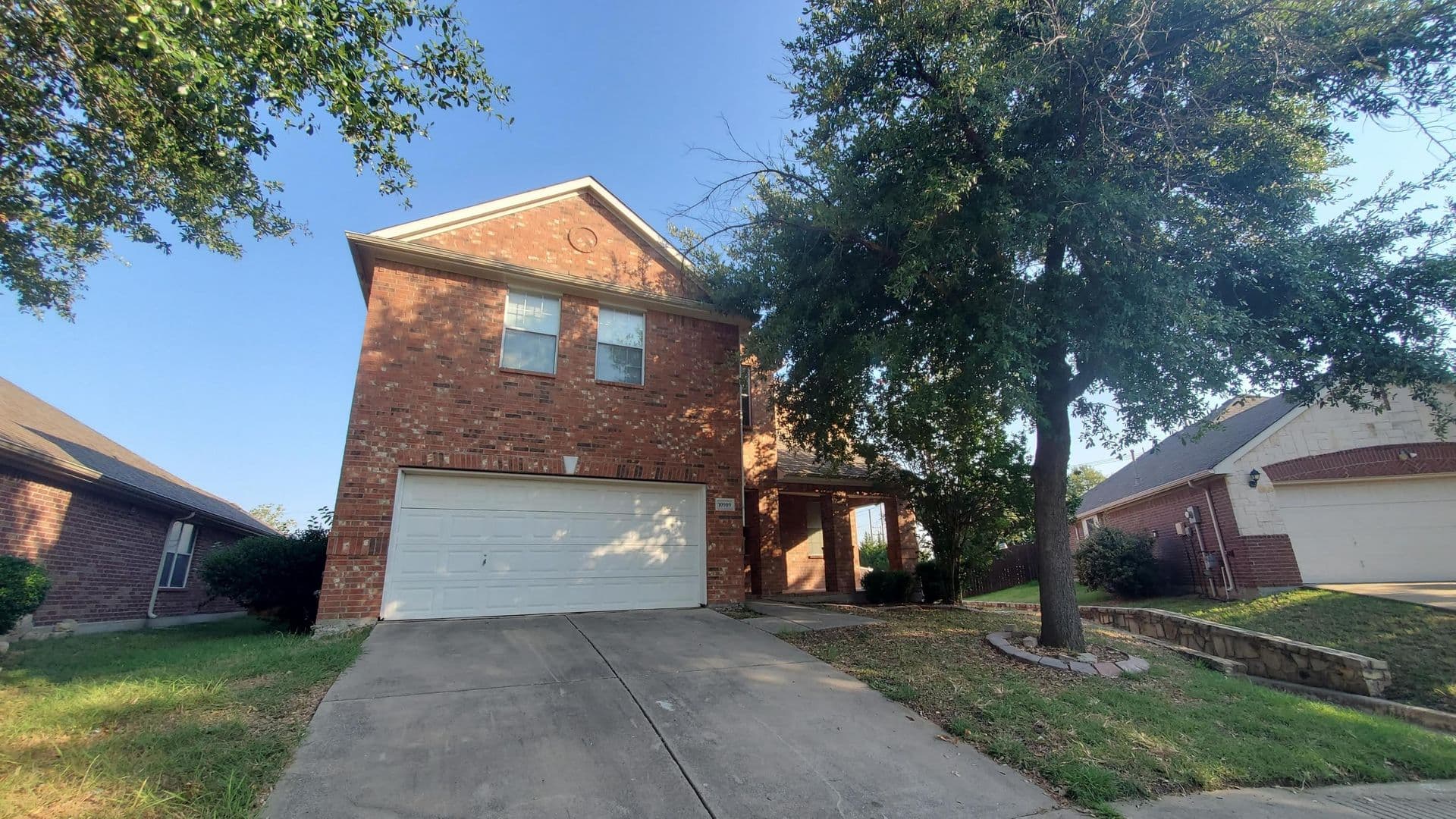 Rowlett House: 10909 Nantucket Dr