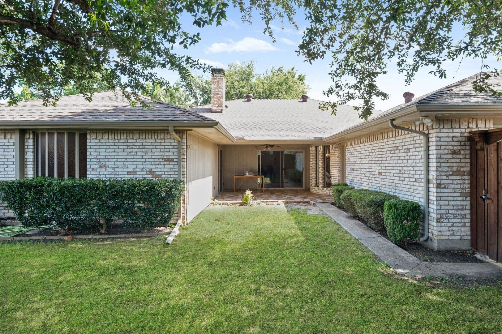 Richardson House: 621 Harvest Glen Drive