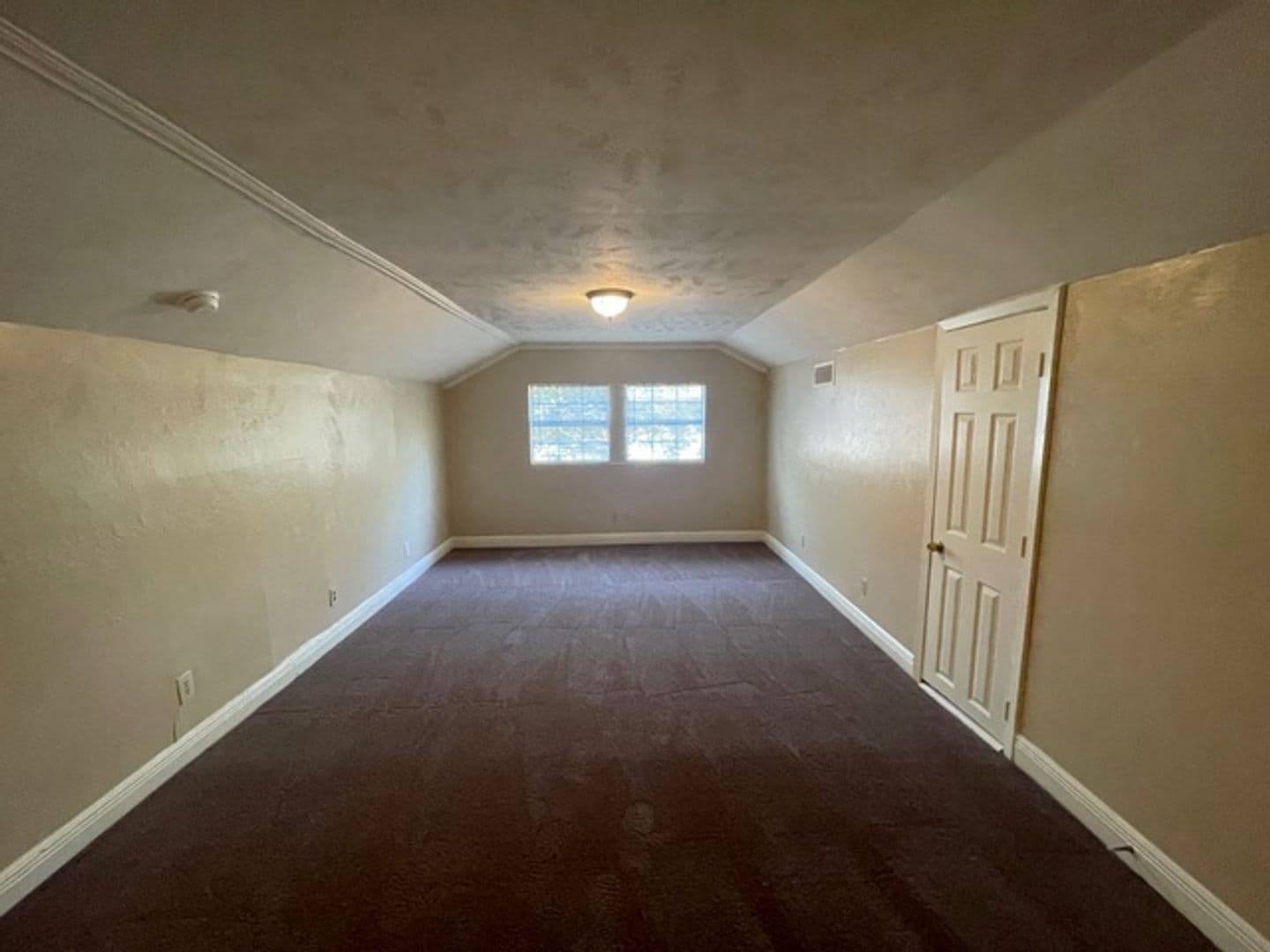 Rowlett House: 9401 Grant Dr