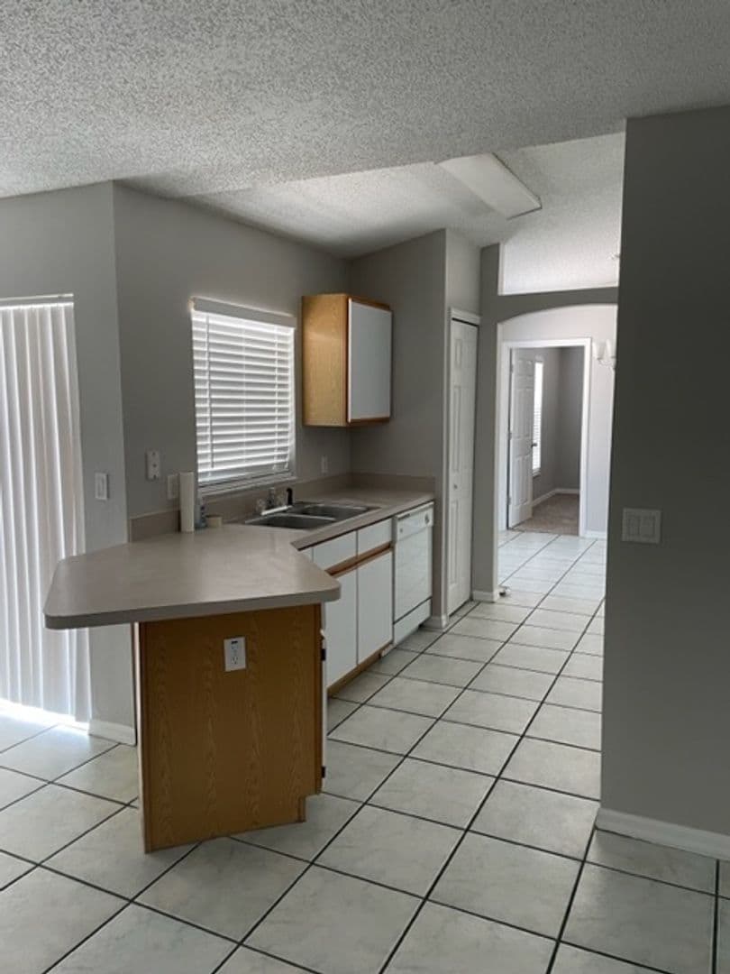 Deltona House: 2830 Ascot LN
