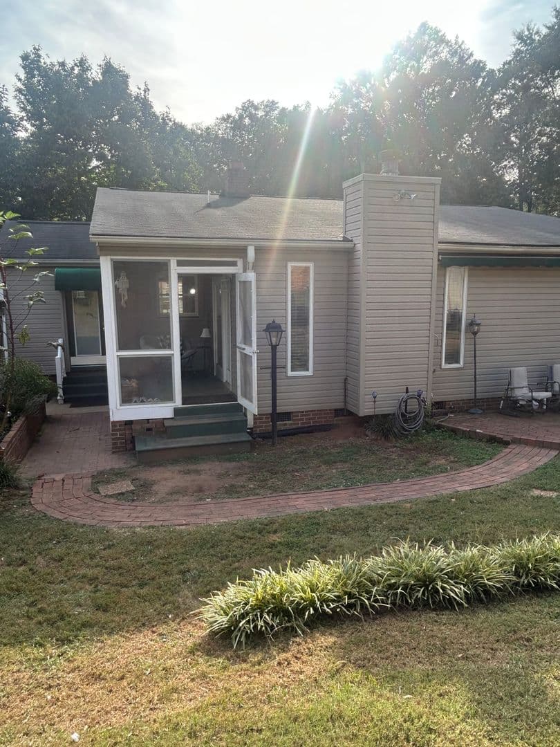 Greenville House: 19 E. Circle Ave