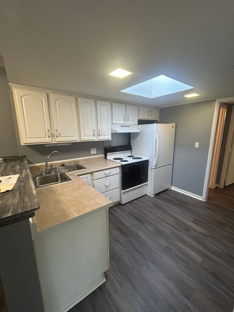 Greenville House: 3706 E. North Street Unit J4