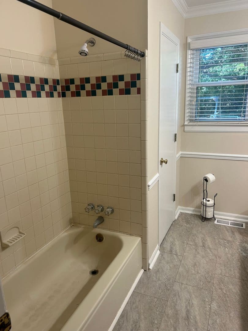 Simpsonville House: 204 Richardson Street