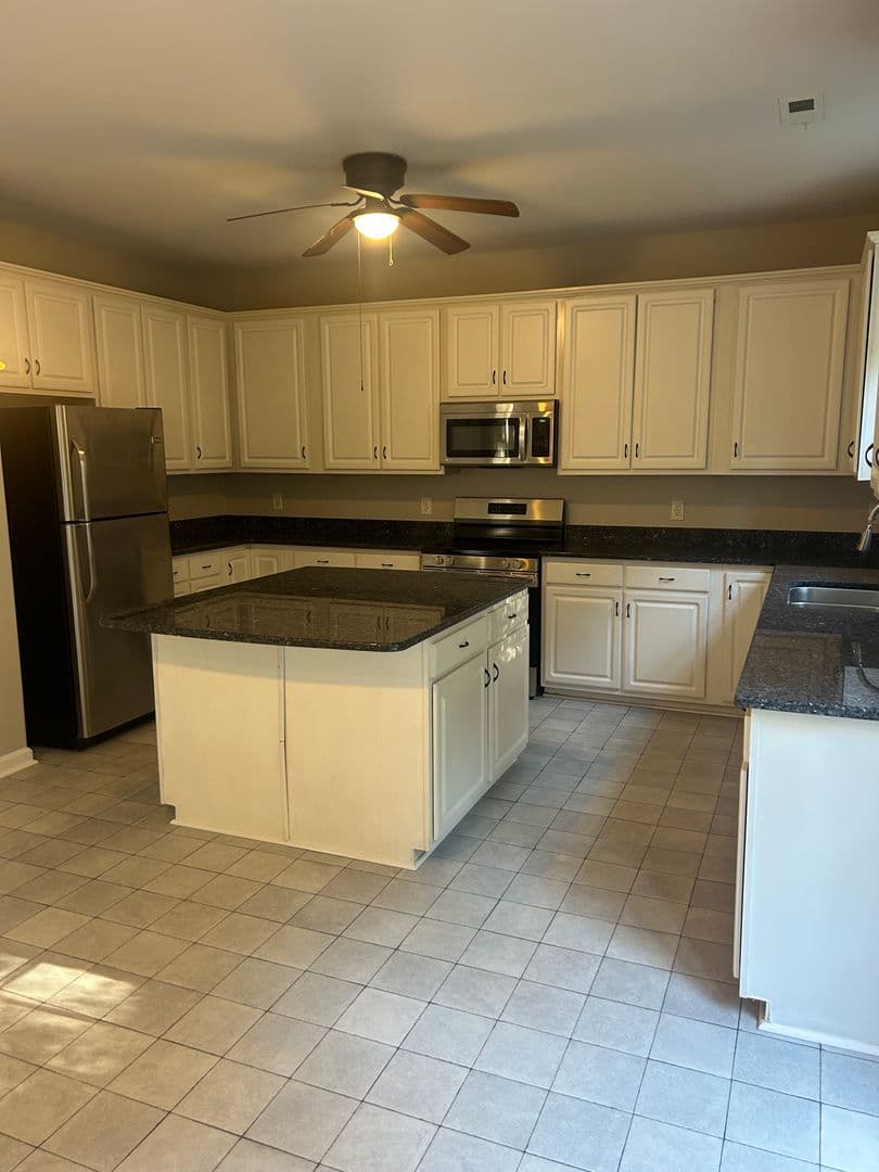 Greenville House: 107 Saddlebrook Lane