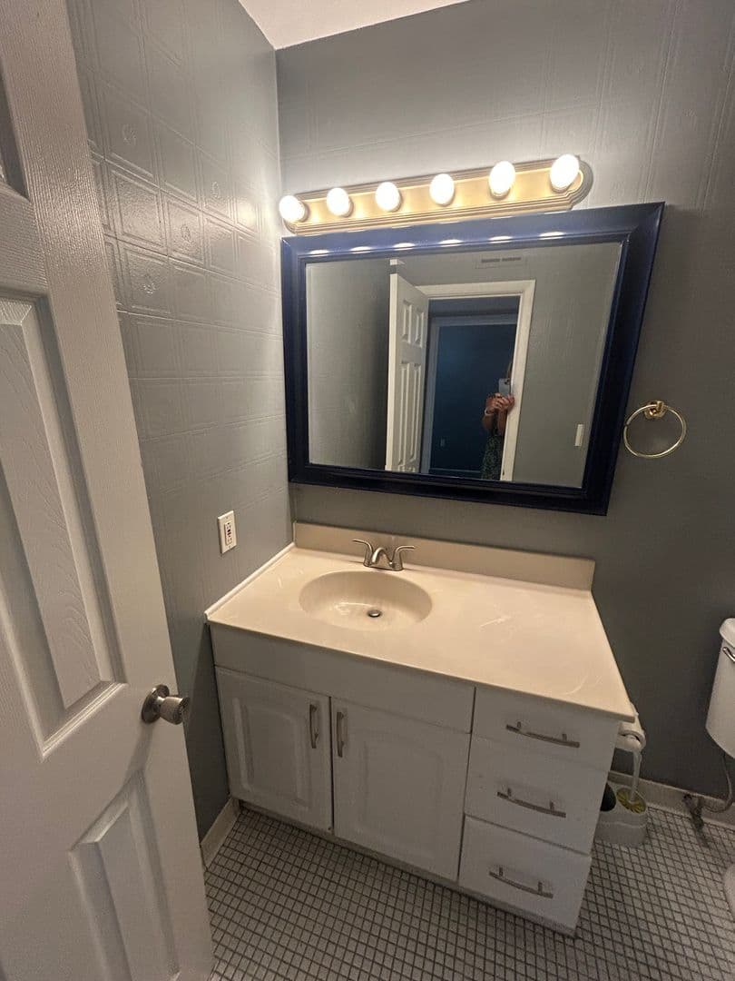 Greenville House: 3706 E. North Street Unit J4