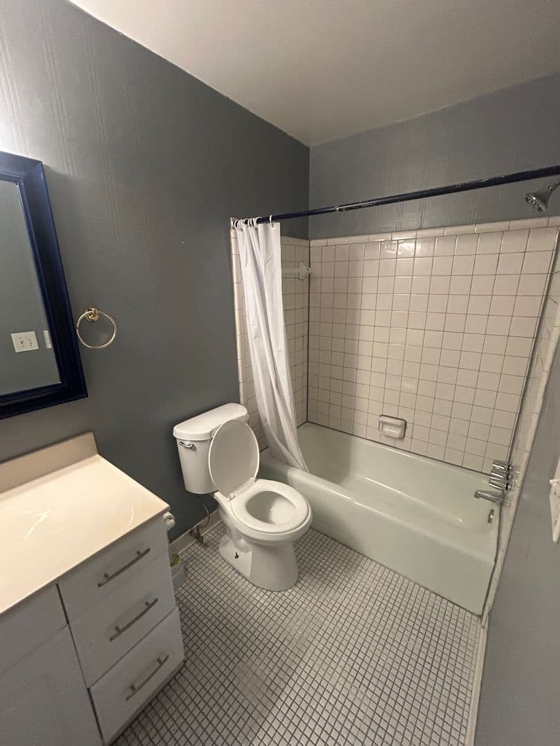 Greenville House: 3706 E. North Street Unit J4