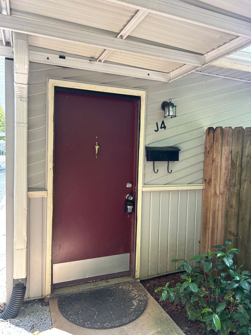 Greenville House: 3706 E. North Street Unit J4