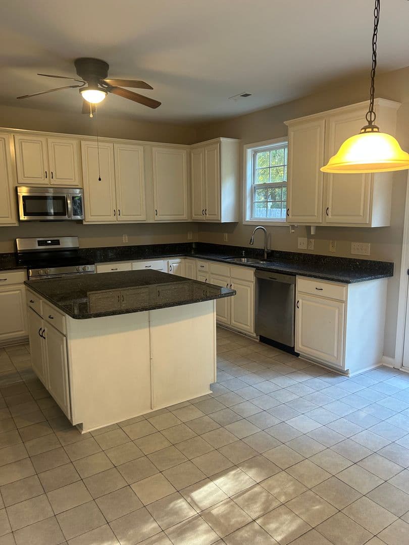 Greenville House: 107 Saddlebrook Lane